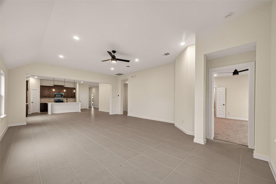 Spacious, unfurnished interior of a new home in Foxtail Palms, Manvel (Image 33). Spacious, unfurnished interior of a new home in Foxtail Palms, Manvel (Image 33).