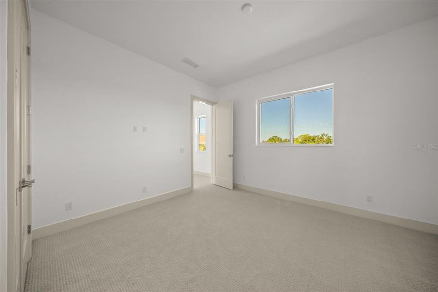 Spacious, unfurnished interior of a new home in , Venice (Image 18).