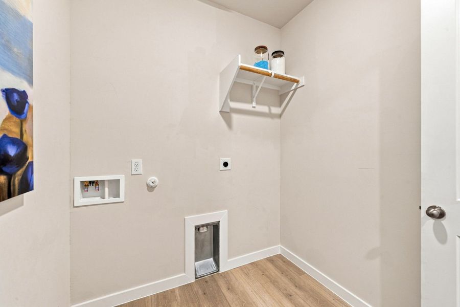 Representative unfurnished interior of a home built from the Tularosa by Hakes Brothers in The Woodlands, Mico (Image 20).