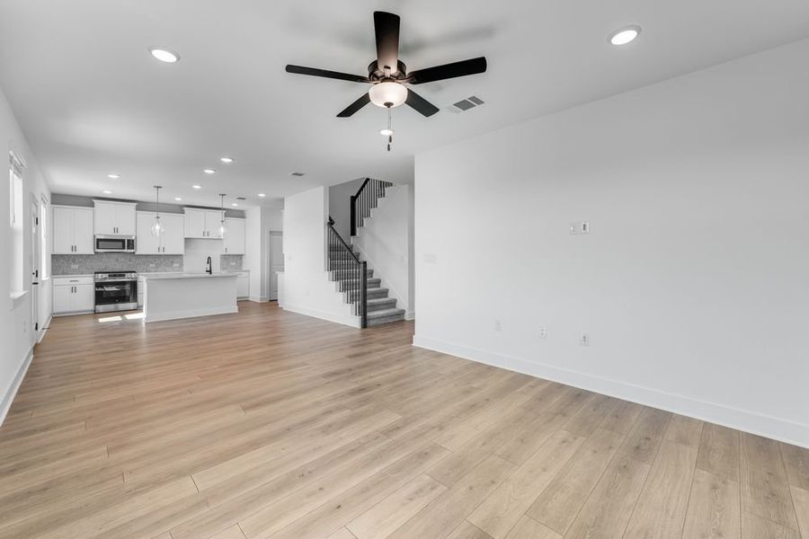 Spacious, unfurnished interior of a new home in Lisso 50s, Pflugerville (Image 16).