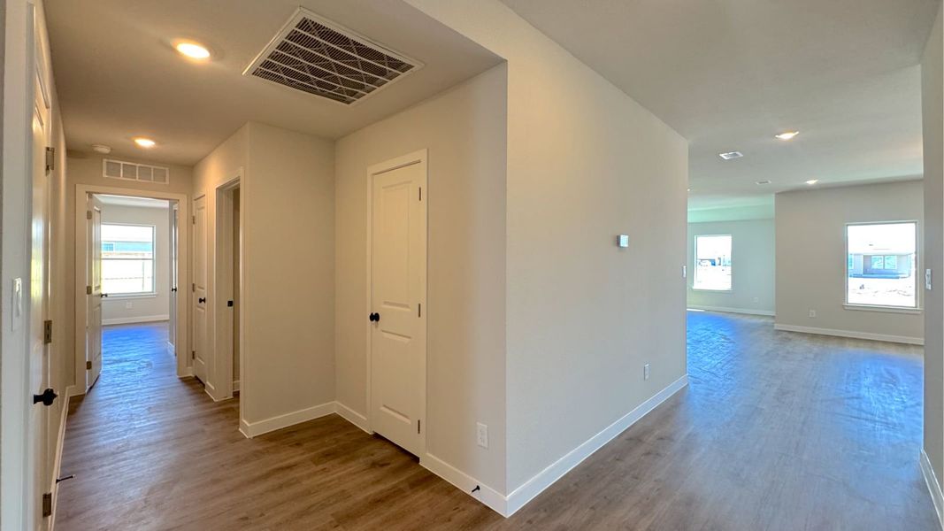 Spacious, unfurnished interior of a new home in King's Landing, Corpus Christi (Image 17).