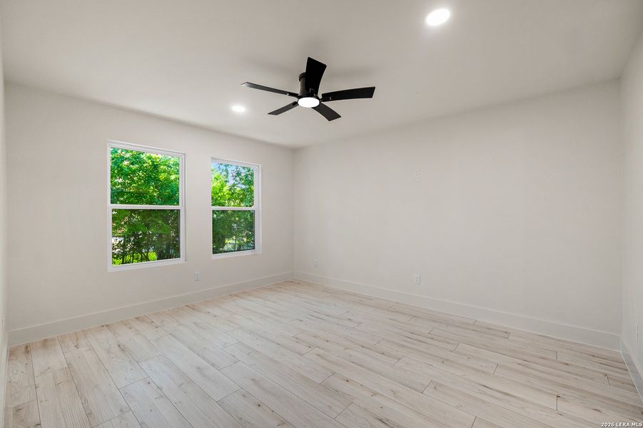 Spacious, unfurnished interior of a new home in , San Antonio (Image 35).