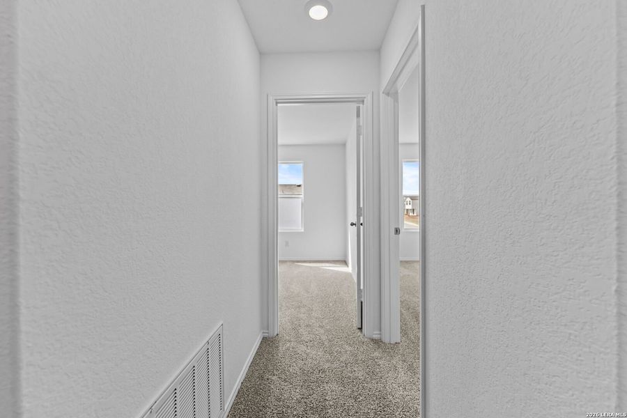 Spacious, unfurnished interior of a new home in Sonora, San Antonio (Image 17).