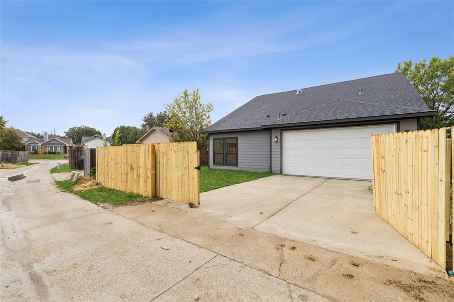 Exterior details and patio area of a home in , Mesquite (Image 3).