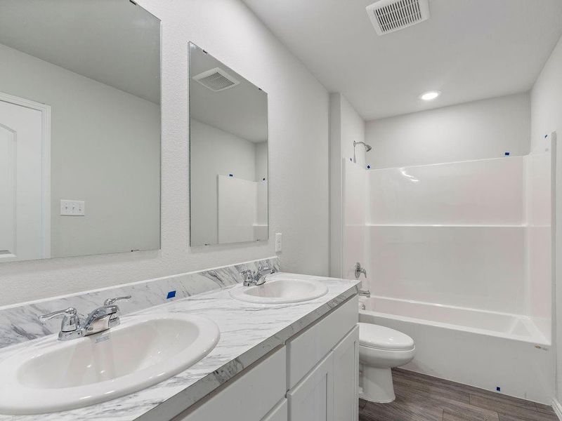 Furnished interior view inside a new home in , Lufkin (Image 10).