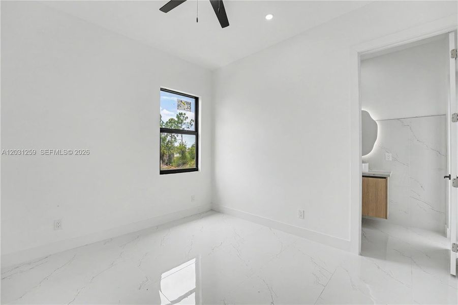 Spacious, unfurnished interior of a new home in , Cape Coral (Image 19).