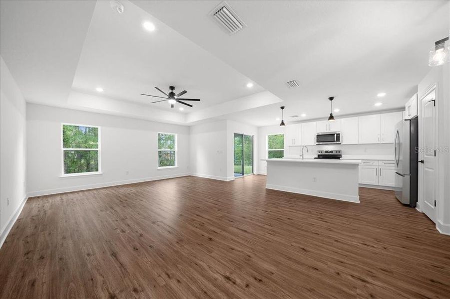 Spacious, unfurnished interior of a new home in , Weeki Wachee (Image 17).
