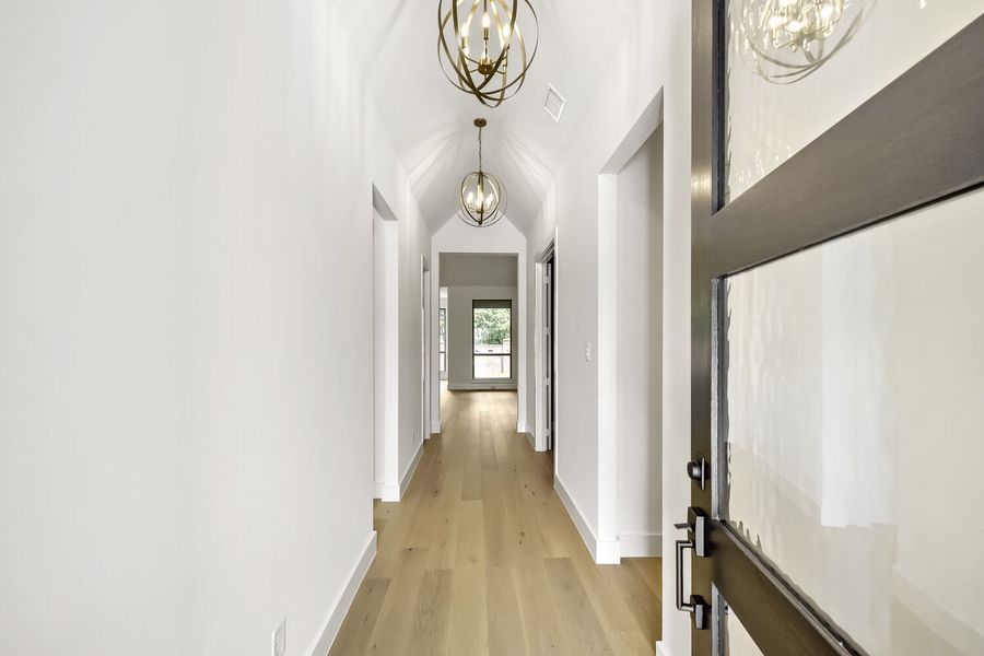 833 Bella Casa - Entry