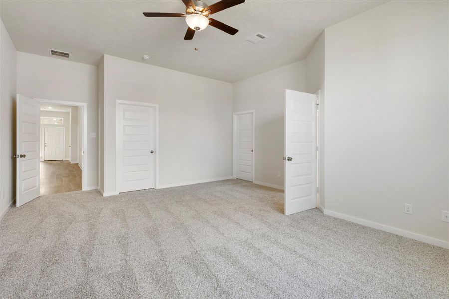 Spacious, unfurnished interior of a new home in Vintage Farms, Brenham (Image 34).