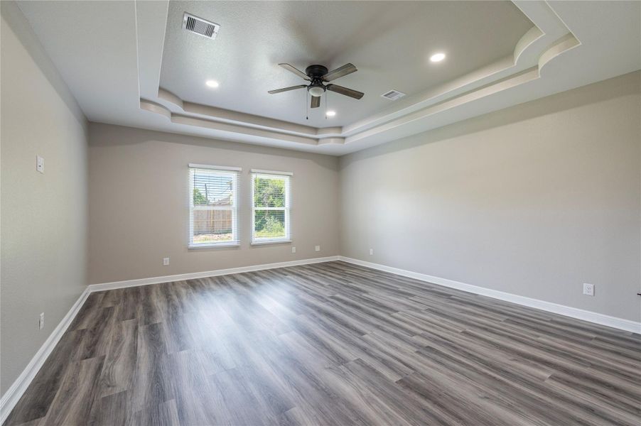 Spacious, unfurnished interior of a new home in , Houston (Image 33).