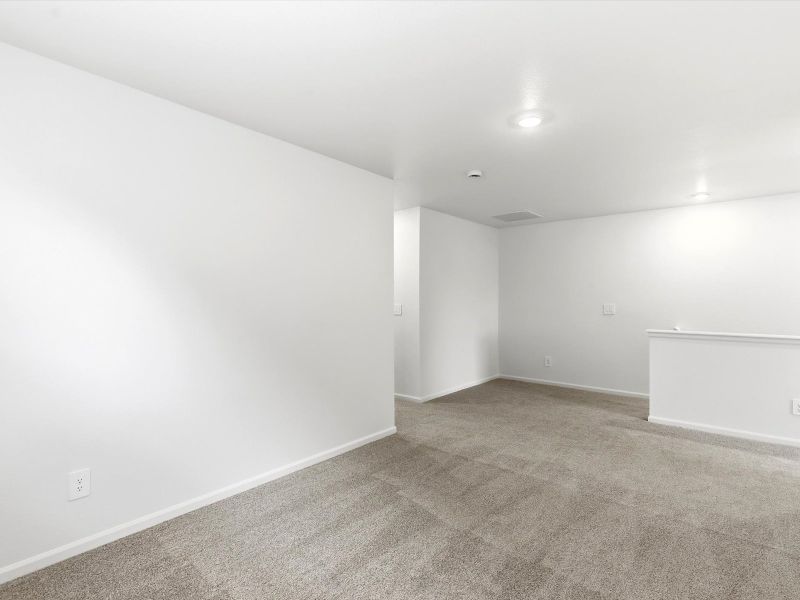 Spacious, unfurnished interior of a new home in Skyview at High Point, Aurora (Image 11).