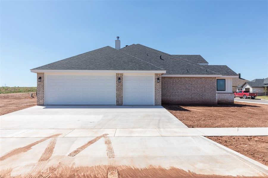 Exterior details and patio area of a home in , Abilene (Image 27).