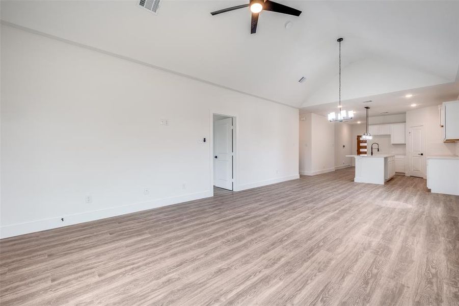 Spacious, unfurnished interior of a new home in , Dallas (Image 18).