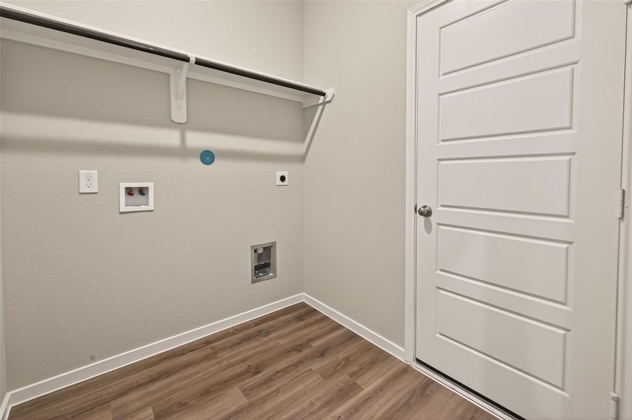 Spacious, unfurnished interior of a new home in Lago Mar, Texas City (Image 24).