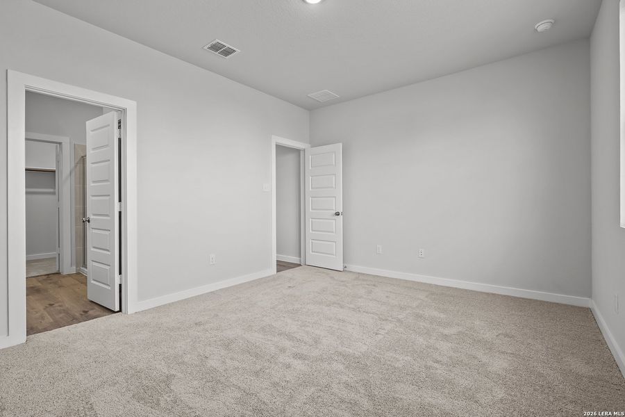 Spacious, unfurnished interior of a new home in Mesa Vista, San Antonio (Image 25).