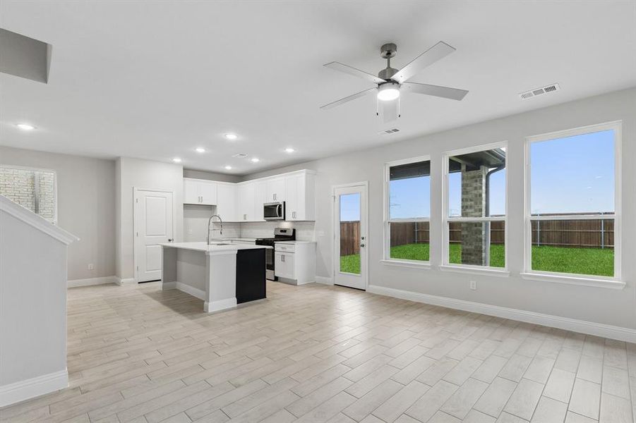 Spacious, unfurnished interior of a new home in Santorini, Seagoville (Image 13). Spacious, unfurnished interior of a new home in Santorini, Seagoville (Image 13).