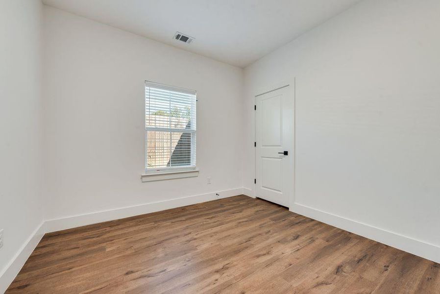 Spacious, unfurnished interior of a new home in , Bonham (Image 19).