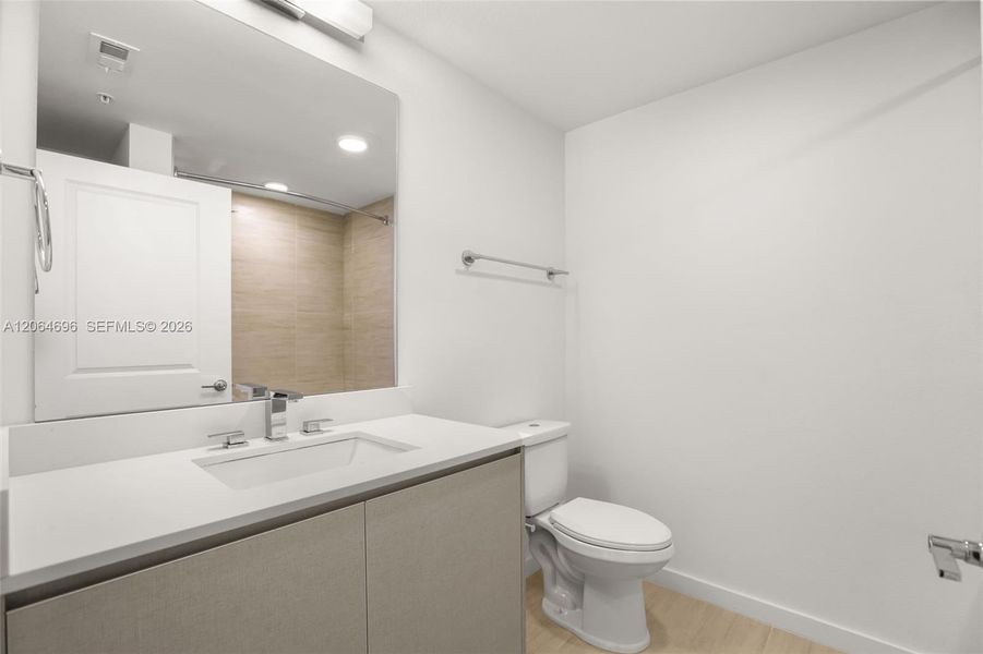 Furnished interior view inside a new home in , Orlando (Image 16).