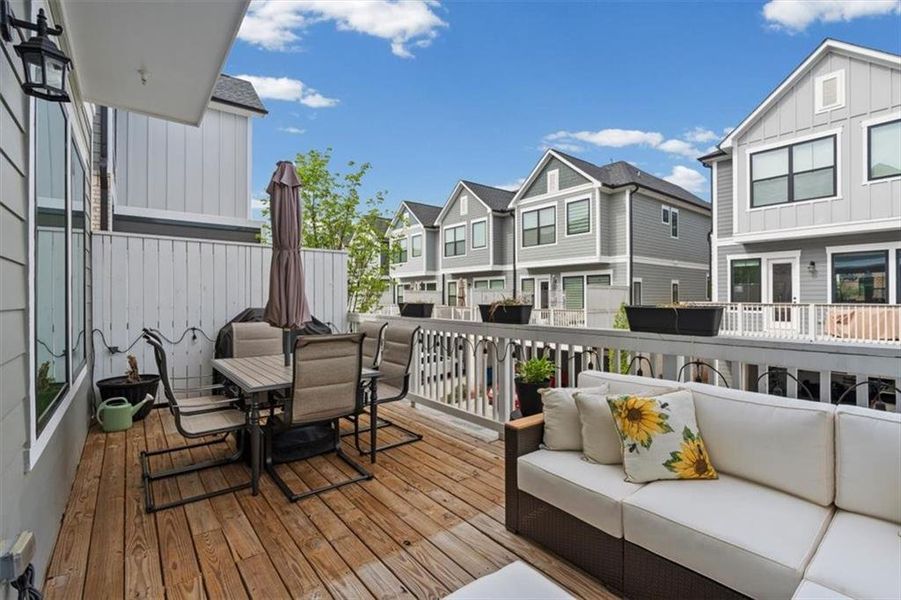 Exterior details and patio area of a home in , Roswell (Image 4).