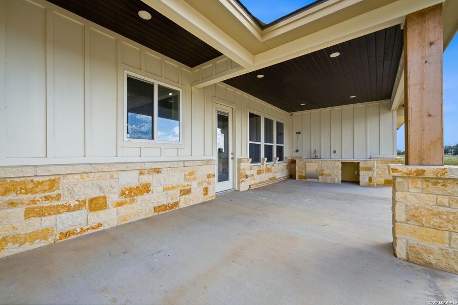 Exterior details and patio area of a home in , Floresville (Image 24).