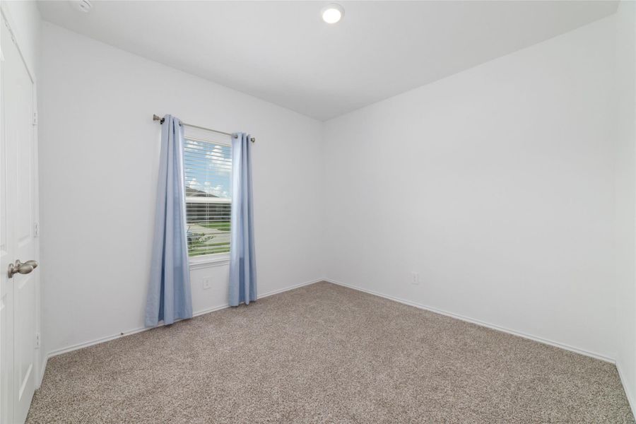 Spacious, unfurnished interior of a new home in Sunterra, Katy (Image 23).