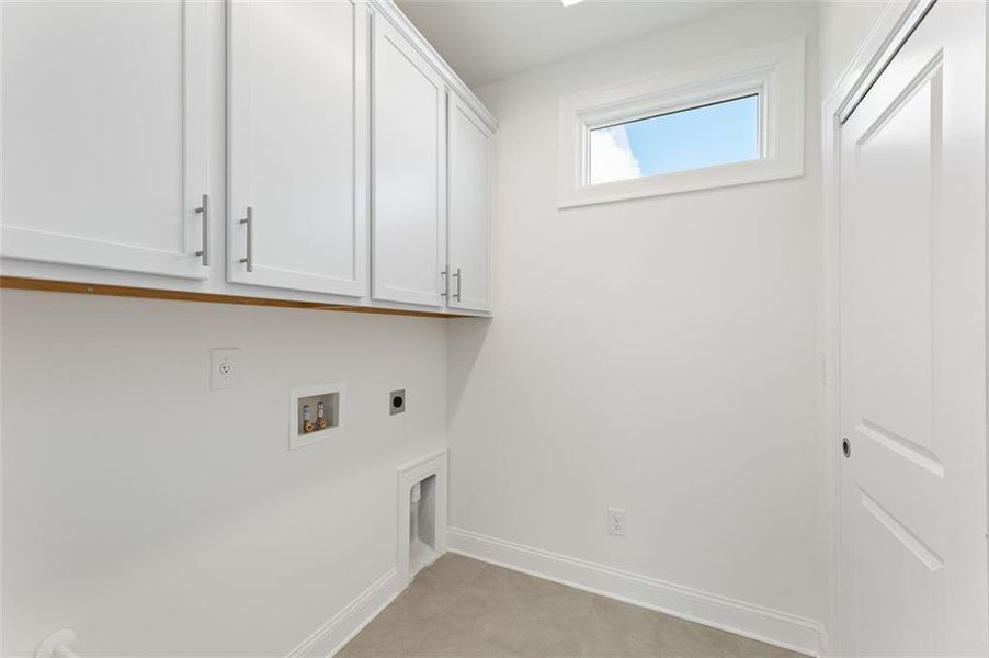 Spacious, unfurnished interior of a new home in The Courtyards of Franklin Goldmine, Cumming (Image 9).