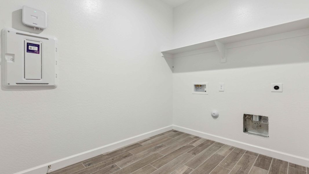 Spacious, unfurnished interior of a new home in Entrada Del Oro, Gold Canyon (Image 27).