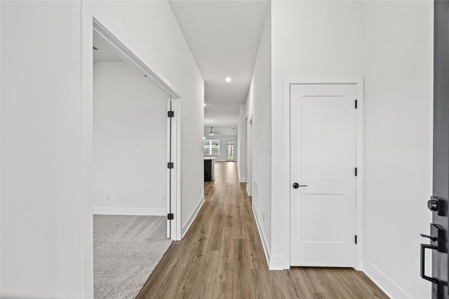 Spacious, unfurnished interior of a new home in River Ranch Trails, Dayton (Image 14).