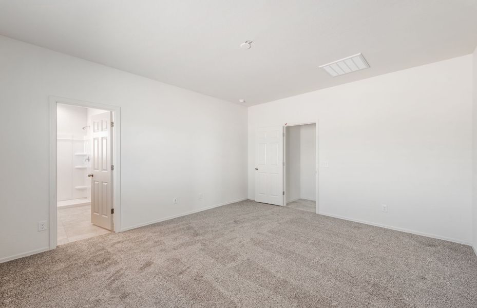 Spacious, unfurnished interior of a new home in Copper Falls, Buckeye (Image 16).