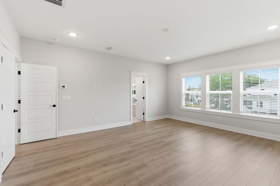Spacious, unfurnished interior of a new home in Liberty Hill Farm, Mount Pleasant (Image 52).