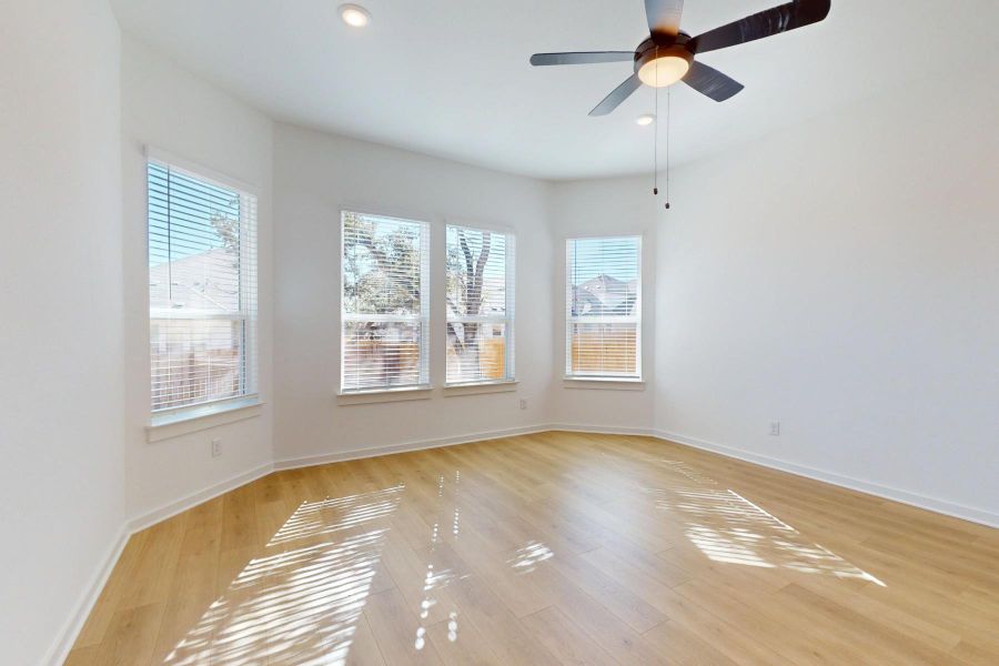 Spacious, unfurnished interior of a new home in Heritage, Dripping Springs (Image 21).