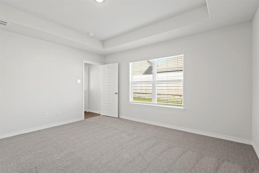 Spacious, unfurnished interior of a new home in Sycamore Landing, Fort Worth (Image 13).