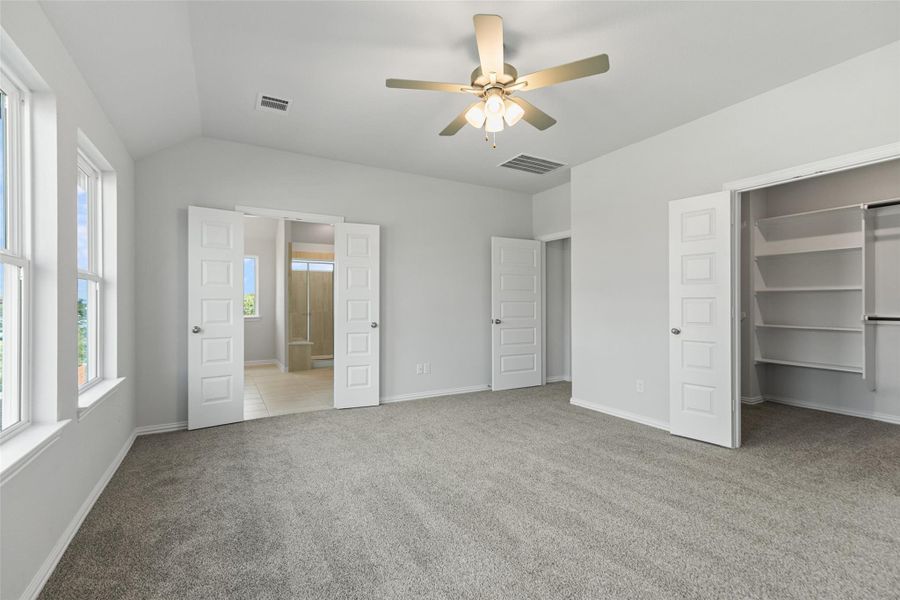Spacious, unfurnished interior of a new home in Park at Eldridge, Sugar Land (Image 32). Spacious, unfurnished interior of a new home in Park at Eldridge, Sugar Land (Image 32).