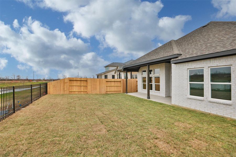 Exterior details and patio area of a home in Aldeana, Bonney (Image 24).