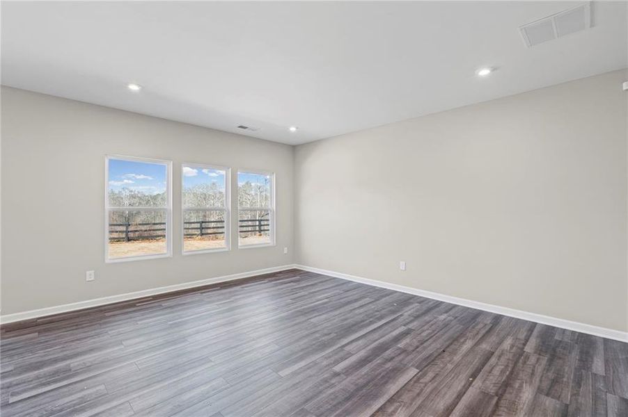 Spacious, unfurnished interior of a new home in Crossvine Estates, Braselton (Image 14).