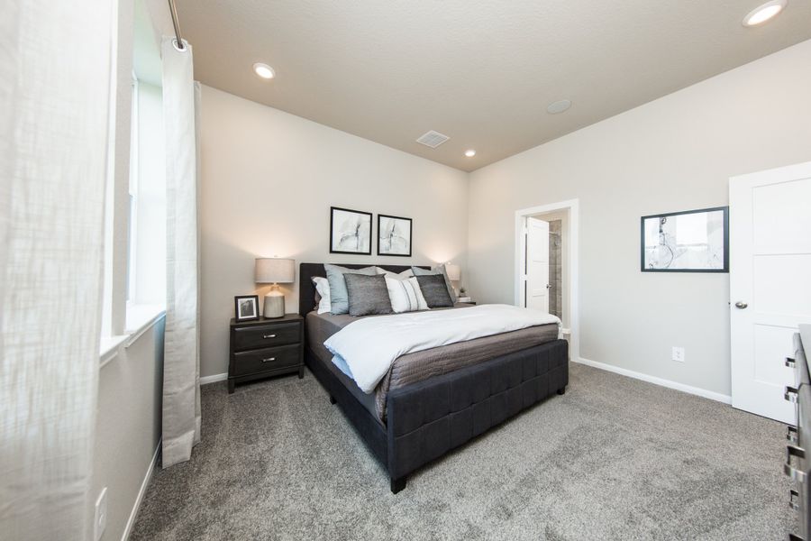 Furnished interior view inside a new home in Laurel Landing, Alvin (Image 10).