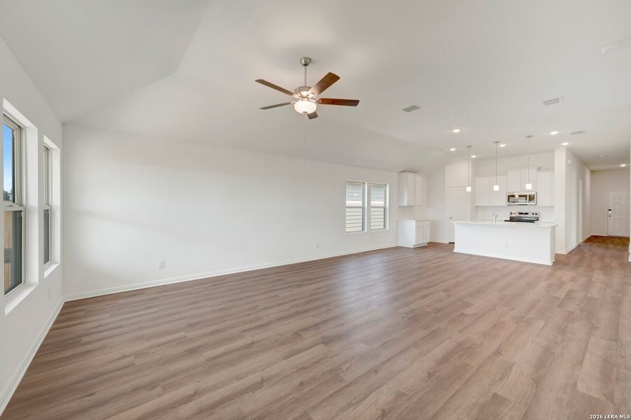 Spacious, unfurnished interior of a new home in Greenspoint Heights, Seguin (Image 36).