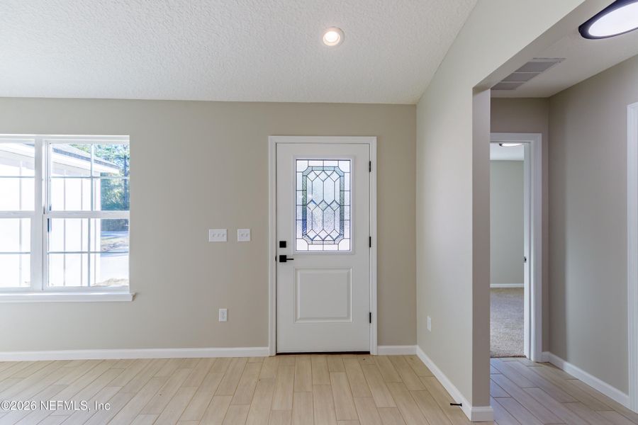 Spacious, unfurnished interior of a new home in , Keystone Heights (Image 9).