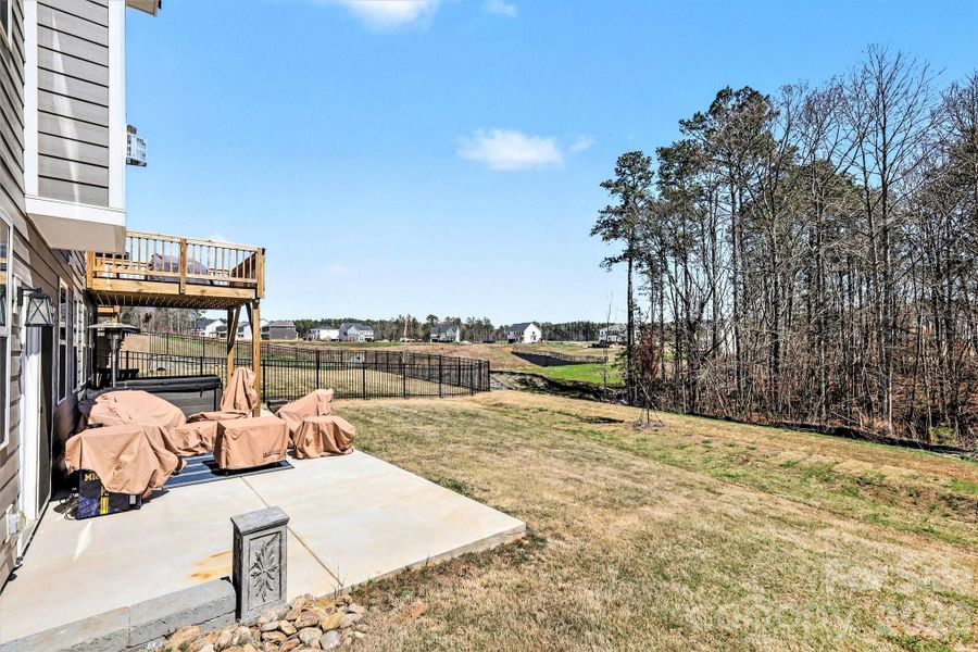 Exterior details and patio area of a home in Lakeside Glen, York (Image 26).