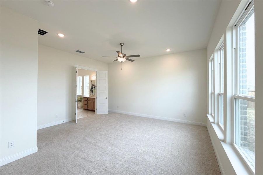 Spacious, unfurnished interior of a new home in Sweetgrass, Haslet (Image 26).