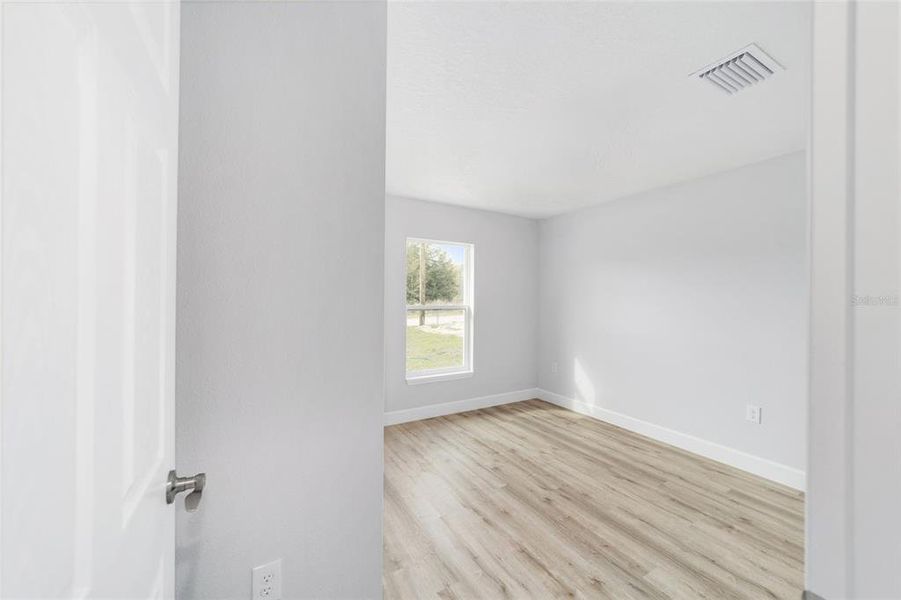 Spacious, unfurnished interior of a new home in , Ocala (Image 17).