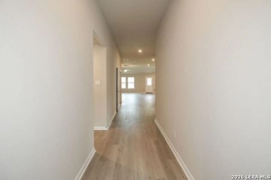 Spacious, unfurnished interior of a new home in Greenfield, Seguin (Image 7).