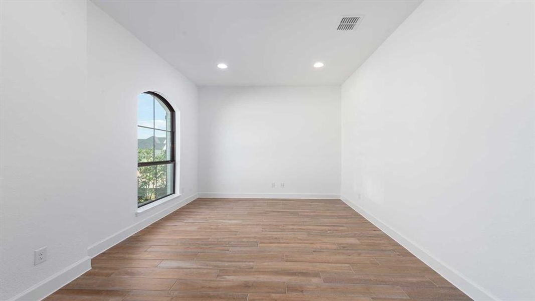 Spacious, unfurnished interior of a new home in Trinity Falls 60', McKinney (Image 20). Spacious, unfurnished interior of a new home in Trinity Falls 60', McKinney (Image 20).