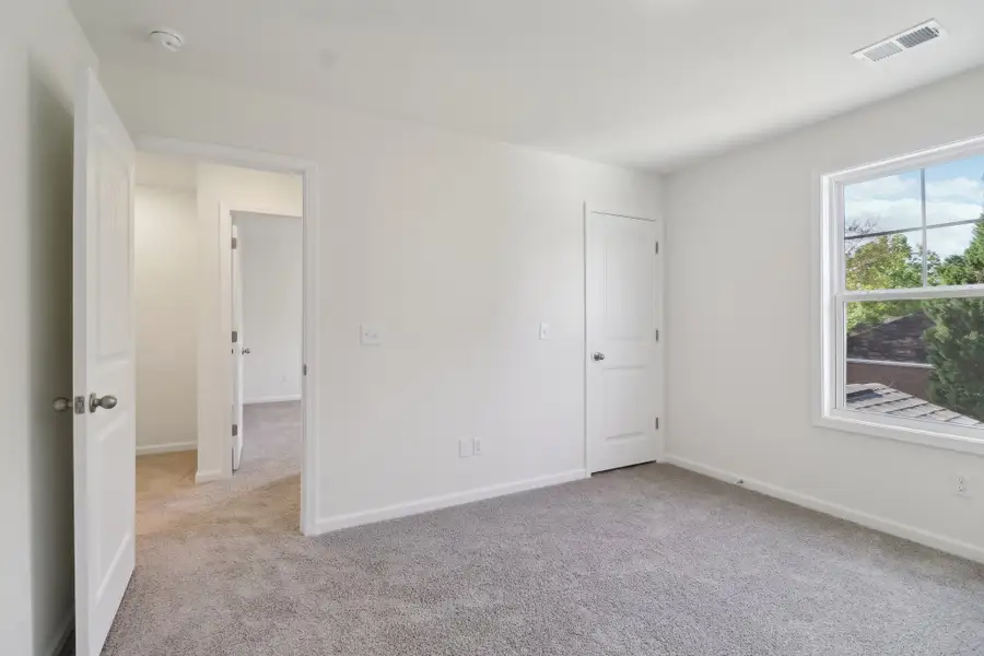 Spacious, unfurnished interior of a new home in Portrait Hills, Aiken (Image 26).