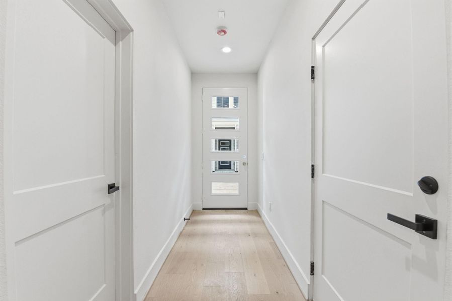 Spacious, unfurnished interior of a new home in , Houston (Image 42).