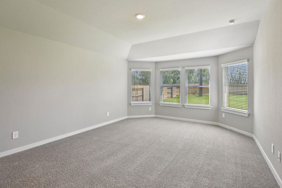 Spacious, unfurnished interior of a new home in Stewart's Ranch, Conroe (Image 39).