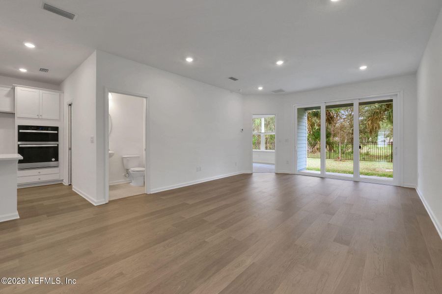 Spacious, unfurnished interior of a new home in The Hammock at Palm Harbor, Palm Coast (Image 19).