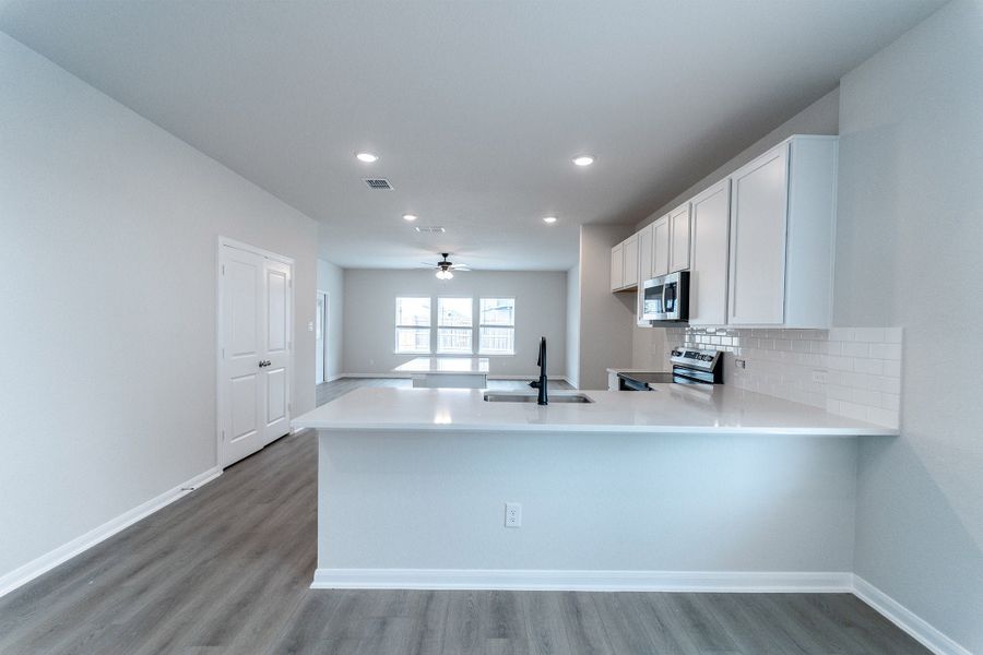 Furnished interior view inside a new home in Hannah Heights, Seguin (Image 3).