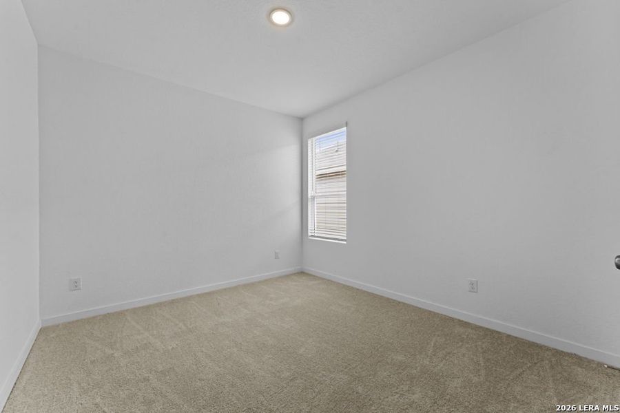 Spacious, unfurnished interior of a new home in Sky Ranch, New Braunfels (Image 22).