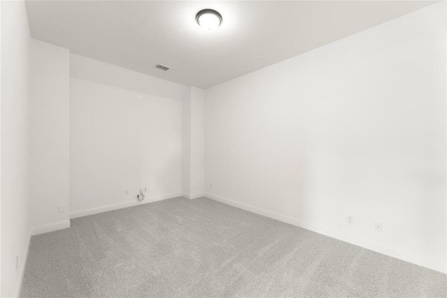 Spacious, unfurnished interior of a new home in Painted Tree Woodlands, McKinney (Image 31).